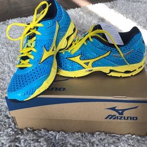 Mizuno- DynamotionFit
